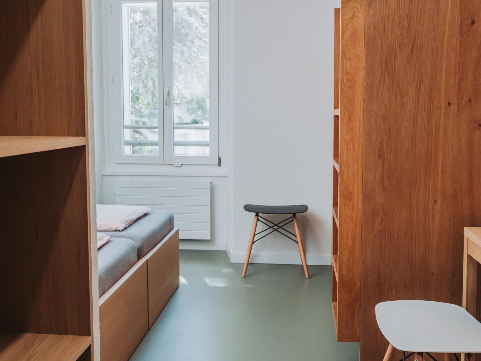 Chambre Lits Jumeaux avec Salle de Bains Commune